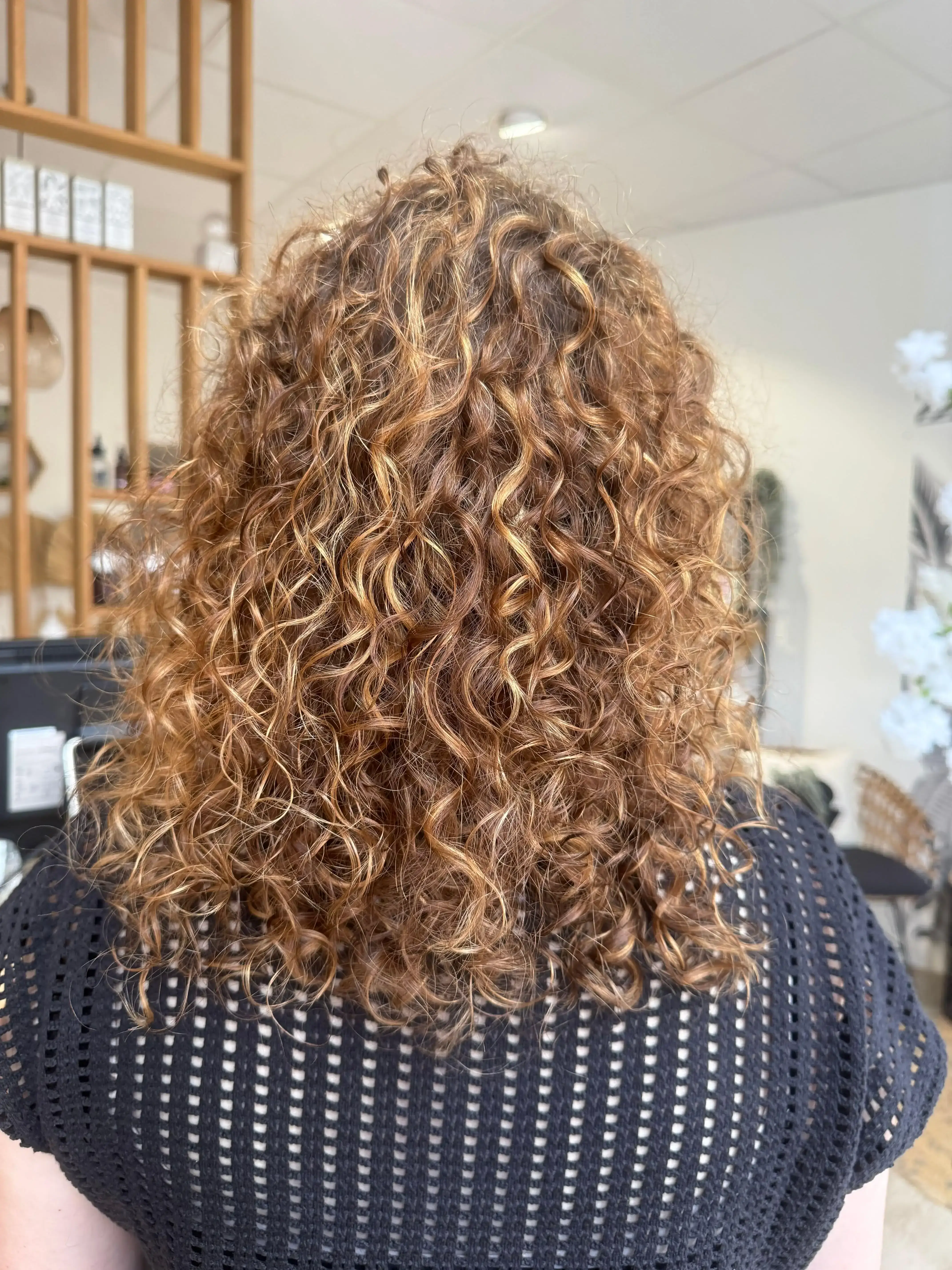 Cheveux Bouclés - Expertise rare pour sublimer vos boucles naturellement. à L&apos;atelier by Mylène Auray